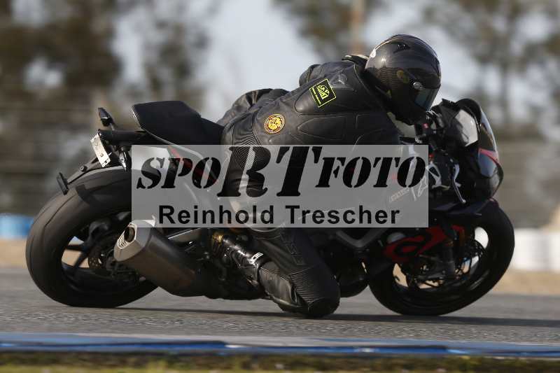 /Archiv-2024/01 26.-28.01.2024 Moto Center Thun Jerez/Gruppe gruen-green/backside